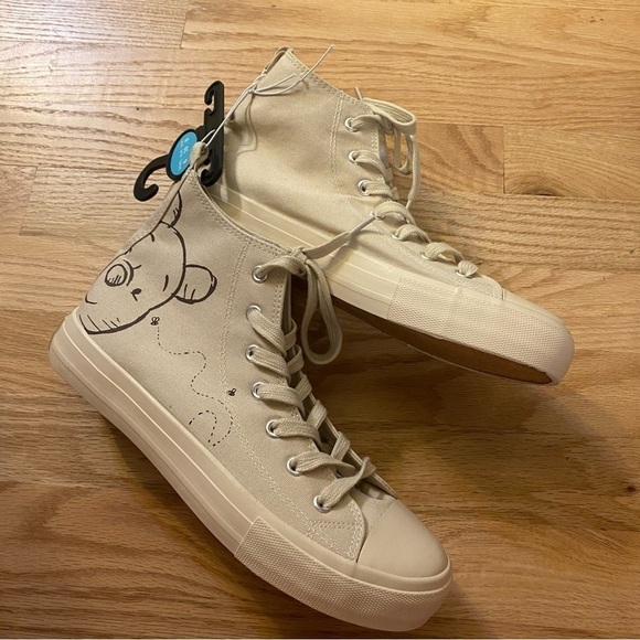 Disney Winnie the Pooh Canvas High Top Sneakers NEW Sz 8 Tan - Picture 4 of 7